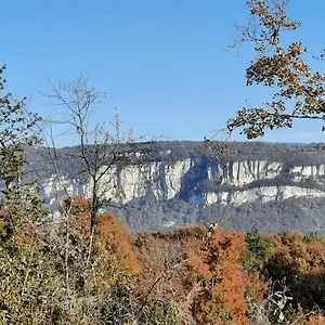 https://gite-des-2-lions.hotels-rhonealpes.com